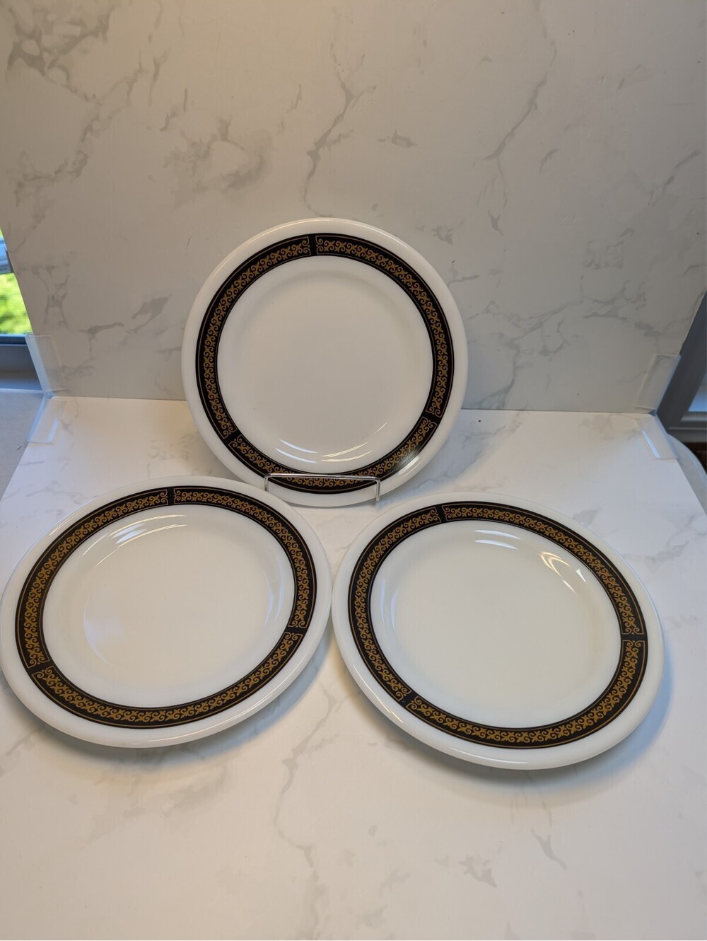 Pyrex Corning Tableware Ebony Fleur-de-Lis Milk Glass 9" Luncheon Plate 703-23